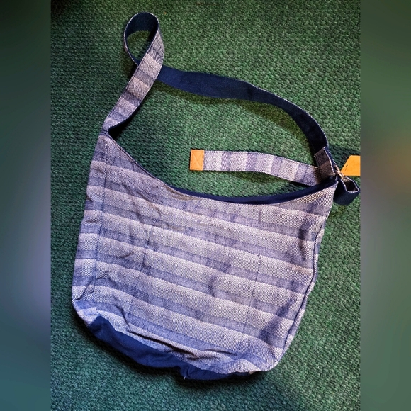 Thirty one Retro Metro HOBO Bag in WOVEN Stripe - Picture 1 of 4